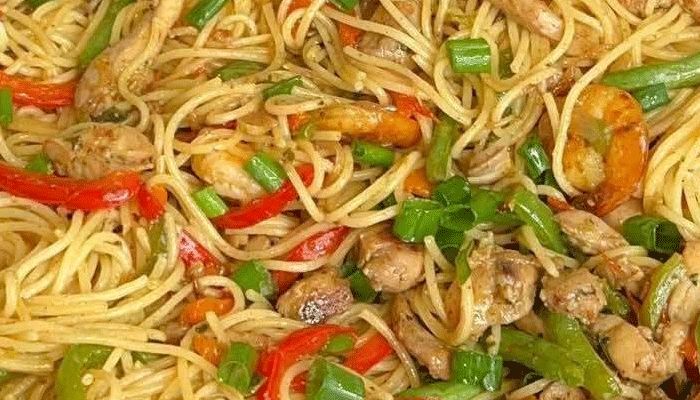 Spaghetti Diced Chicken Veggies and Big Crayfish