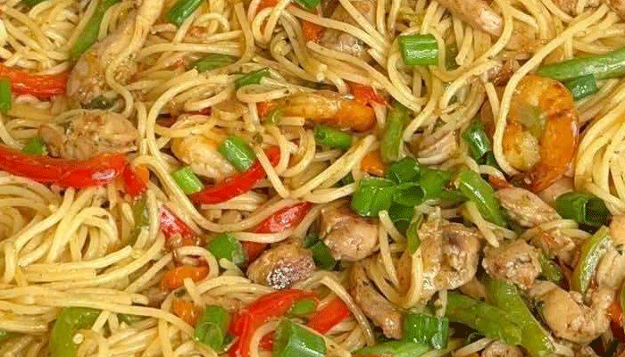 Spagetti Diced Chicken Veggies and Big Crayfish